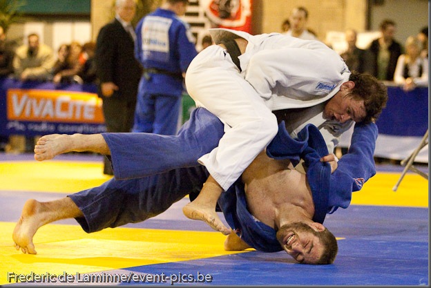 Visé - January 31 : Travis STEVENS (blue) from the USA compete with Francesco BRUYERE from Italy in the final round match of Men's -81 Kg during the Judo Open International 2010 in Visé, Belgium. BRUYERE won the match.