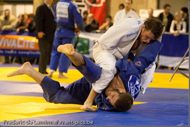 Visé - January 31 : Travis STEVENS (blue) from the USA compete with Francesco BRUYERE from Italy in the final round match of Men's -81 Kg during the Judo Open International 2010 in Visé, Belgium. BRUYERE won the match.
